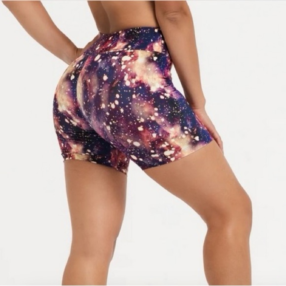 Lilifit Retrograde shorts size M/L excellent condition scrunch booty 🍑 🔥!!